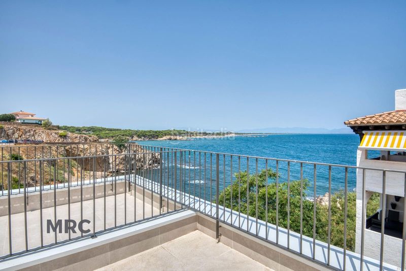 Foto 19fb94f4-1681-4df9-a266-e8798393d240. Piso promoción edificio aura 1º linia de mar . lescala en Escala (L´)