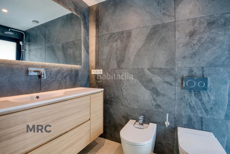 Foto af234b6e-4096-498f-9691-087d556eca2b. Piso promoción edificio aura 1º linia de mar . lescala en Escala (L´)