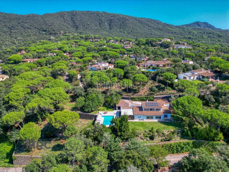 Foto 76955bdd-99ee-4a7e-a7dd-9fa6b91597f7. Xalet amb calefacció aparcament piscina a Urbanitzacions del Nord Santa Cristina d´Aro