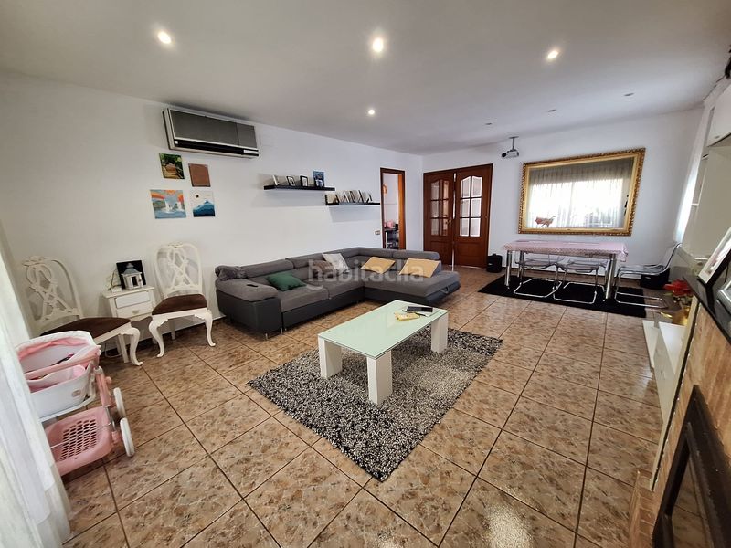 Foto f07e49f3-1e17-4472-86f6-e3c49ca92355. Edifici a Mar i Sol Castelldefels