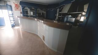 Business premise in Barri de les Corts. ¡oportunidad única en les corts! se venden juntos un bar y un es