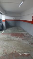 Autoparkplatz  Carrer de josep gras. Plaza amplia y de fácil acceso para coche grande
