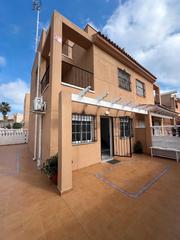 Xalet en Calle madamme curie 5. Con vistas al mar , esta casa  est lista para que entres a vivi