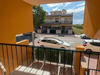Apartament a Avenida de almoradí 58. Amplio salón con balcón , cocina moderna, 2 dormitorios, 2 baños