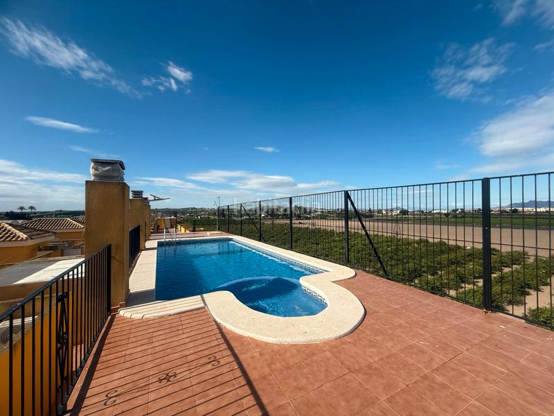 Foto 29b3a1e9-6aac-44b6-9f63-3cdeb9554956. Apartamento en avenida de almoradí 58 amplio salón con balcón , cocina moderna, 2 dormitorios, 2 baños, piscina,parking en Daya Nueva