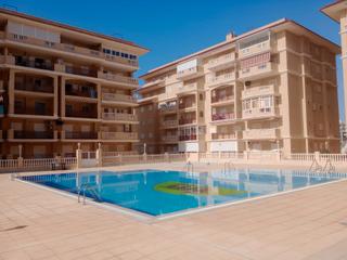 Apartamento en Calle soria 11. 100 m de la playa , balcon con vistas al mar ,piscina, garage ,