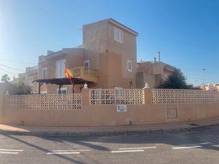 Casa adossada a Calle gandhi 1. Gran casa con vistas al mar, piscina y cochera privada – playa a
