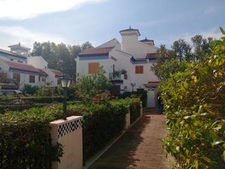Doppelhaus in Calle alamo 45. ?? casa cerca de la playa con piscina y garaje – playa a 300 met