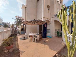 Doppelhaus in Calle abedul 2. A 10 min de la playa ,casa de 2 dormitorios,piscina comunitaria,