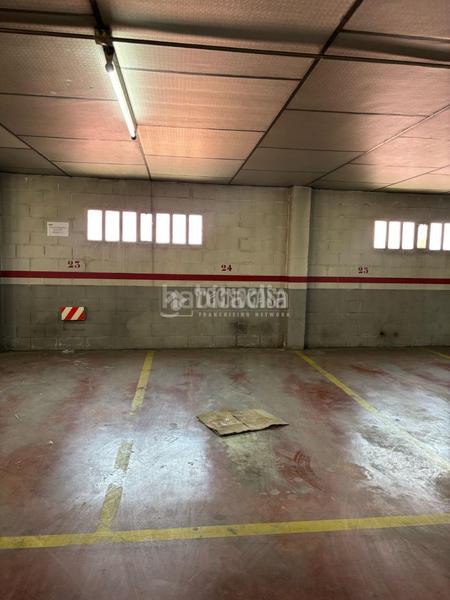 Foto cb761c40-71d5-4b2f-8ea8-2f4bbdd1f96d. Aparcament cotxe a bases de Manresa - carretera de santpedor Manresa