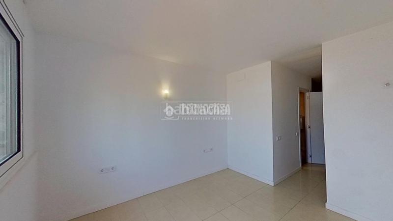 Foto 9771a697-64cd-4ca5-b5f3-a7b24a3351e6. Piso  en venta en bases de Manresa - carretera de santpedor Manresa