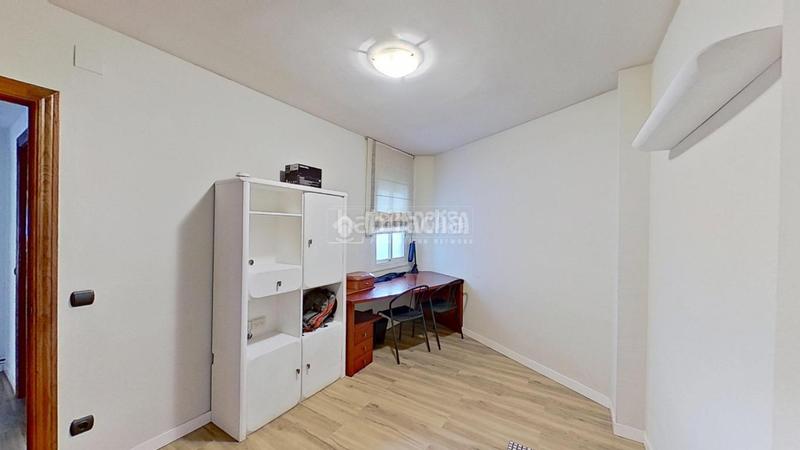 Foto 5531d03f-7a03-4b0c-9211-edc2bb16f16f. Piso  en venta en Escodines Manresa