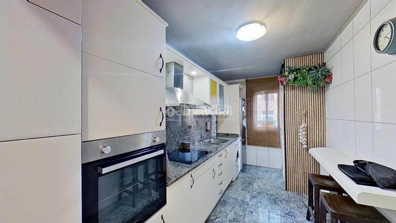 Foto 6959fbd5-30de-43ba-be0c-8dcbaa426f02. Piso  en venta en Escodines Manresa