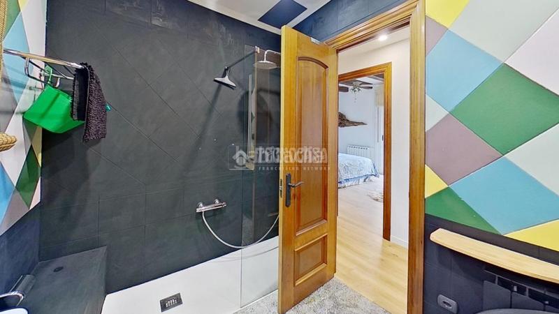 Foto a456e2f1-18e2-46c8-9242-4b0ad25b1864. Piso  en venta en Escodines Manresa