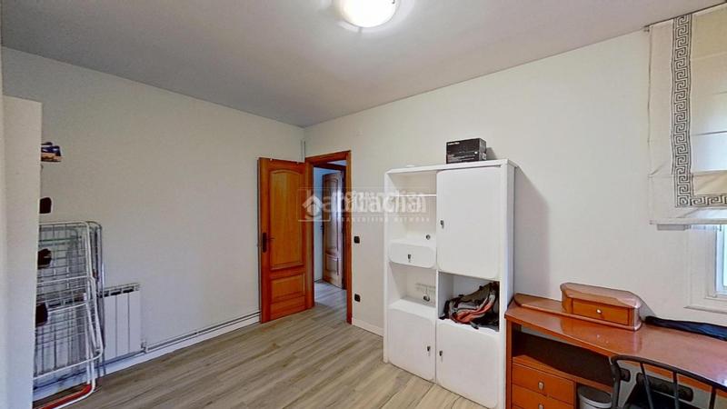 Foto b78ab950-5805-4d86-9a8b-8e779d9e416f. Piso  en venta en Escodines Manresa