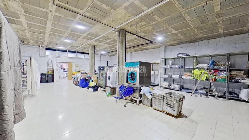 Foto 33dd5d43-a5da-40cc-8e3f-6d9de2bf1dbc. Local comercial tienda en venta en Font dels Capellans - Sagrada Familia Manresa