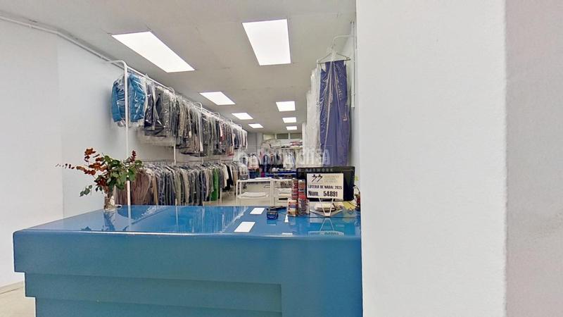 Foto b8bc4296-a52c-4004-94fa-926796659e54. Local comercial tienda en venta en Font dels Capellans - Sagrada Familia Manresa