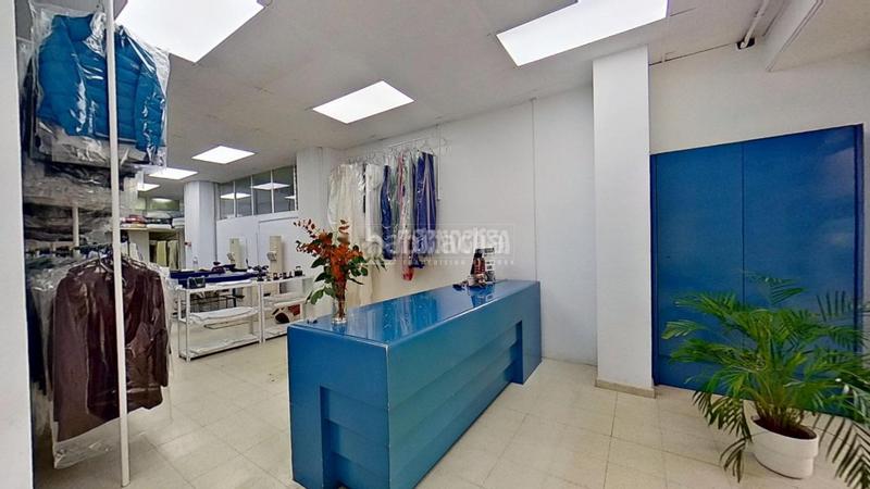 Foto e598395e-ee8c-472b-affd-fab9ac223f93. Local comercial tienda en venta en Font dels Capellans - Sagrada Familia Manresa