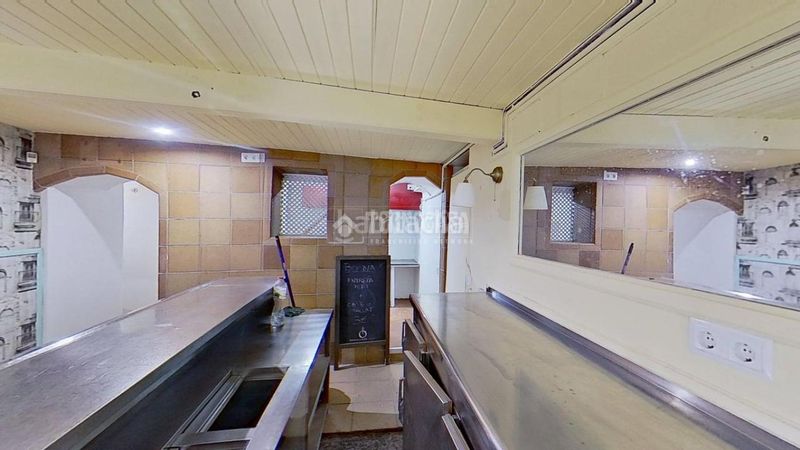 Foto c9d4b09c-7969-4d6c-a2ce-d98d8fd6f31a. Local comercial a Centre - Passeig i Rodalies Manresa