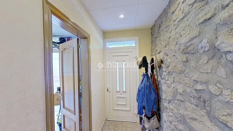 Foto 0a4be4cc-2f6f-4880-b884-c895f93e0f58. Casa aparellada a Escodines Manresa