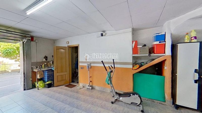 Foto 487f9d17-9aa1-4deb-b050-0324de1c9d14. Casa aparellada a Escodines Manresa
