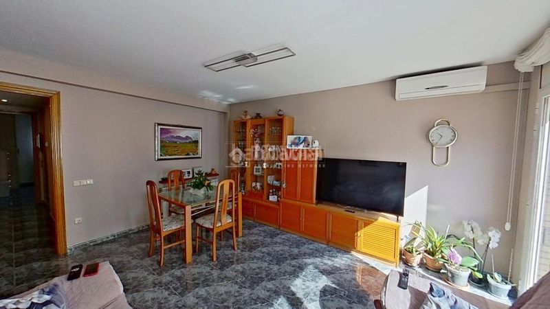 Foto 4936aa1f-768b-4e0d-90d5-93426c51ac41. Casa aparellada a Escodines Manresa