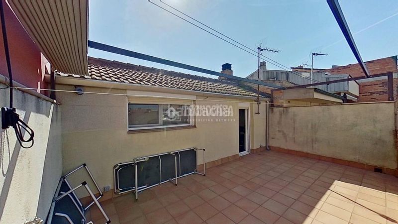 Foto 6417f206-6bd6-4f96-9e66-5bee34ee6671. Casa aparellada a Escodines Manresa