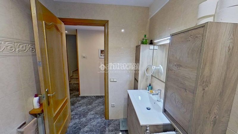 Foto 6cb867ef-1739-402e-9b54-65fcc614ac77. Casa aparellada a Escodines Manresa