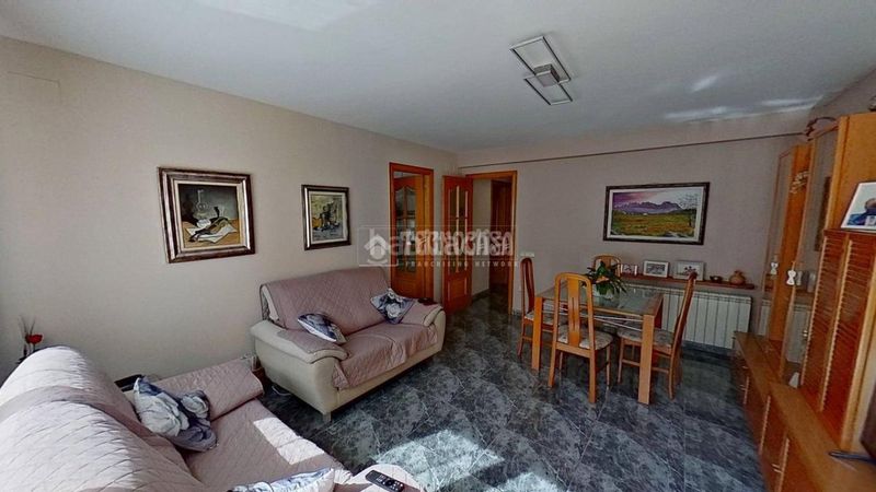 Foto 833a9804-6f77-4f17-a506-adc5ce237542. Casa aparellada a Escodines Manresa