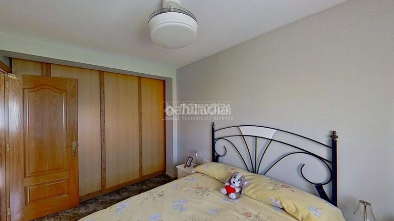 Foto a6914730-4f24-47f0-bf21-be535dbcc5a3. Casa aparellada a Escodines Manresa