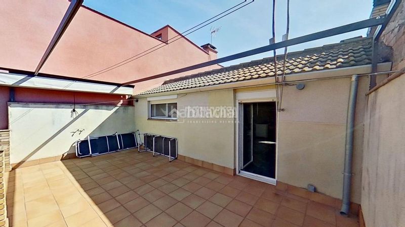 Foto e3d6599a-d0d6-4499-a847-184ac9941a6c. Casa aparellada a Escodines Manresa