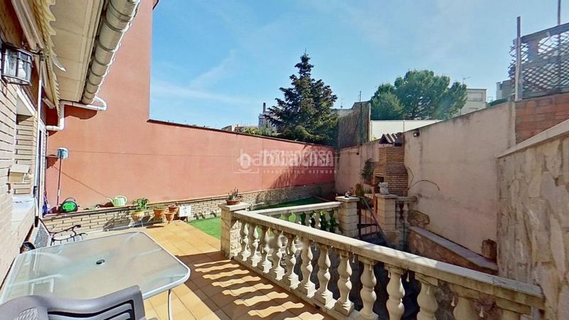 Foto e8eb1b70-59e8-457b-b62e-48c9c8b40449. Casa aparellada a Escodines Manresa