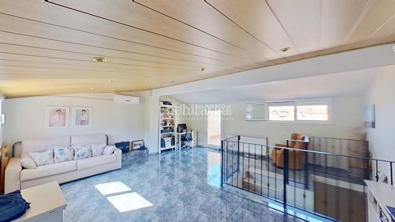 Foto e8f3f8f7-3d54-4c19-97f1-6b3548b2a52c. Casa aparellada a Escodines Manresa