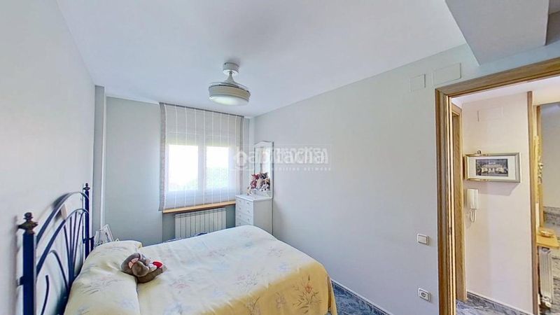 Foto ef742c60-0d9b-400b-8bda-26913c3a1f79. Casa aparellada a Escodines Manresa