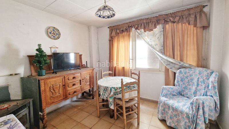 Foto bfd1806b-2d06-4ced-b505-e7bfc663918a. Casa aparellada a Camporrélls