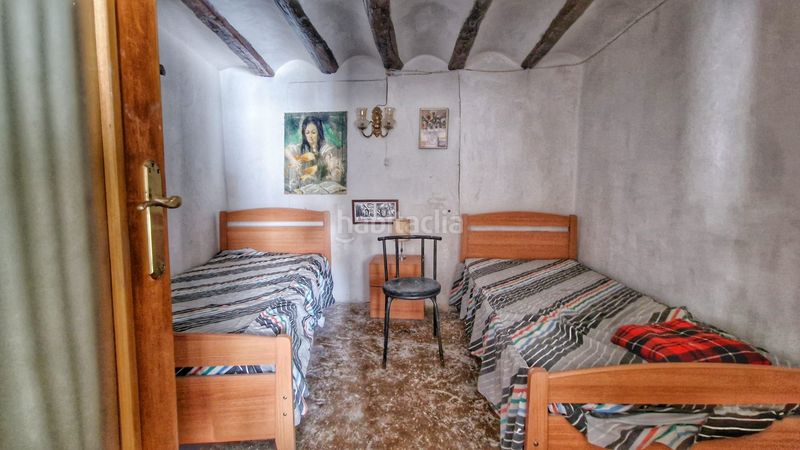 Foto cfd0d87b-e499-4ef1-b867-709002025d79. Casa aparellada a Camporrélls
