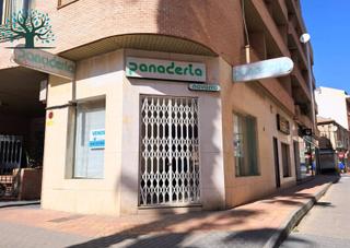 Local commercial  Avenida constitución. Local comercial en pleno centro de mazarrón
