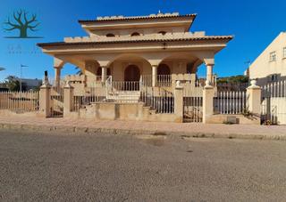 Chalet  Calle del castelar. Chalet super amplio en playagrande
