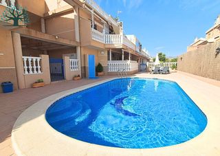 Apartment in El Alamillo. Apartamento en residencial con piscina en el alamillo