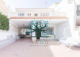 Duplex in Calle rio velez 35. Dúplex en la isla a 300m del mar