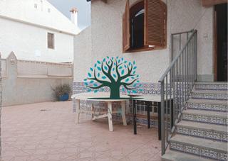 Duplex in Calle bavor 20. Dúplex de esquina con sótano en playagrande