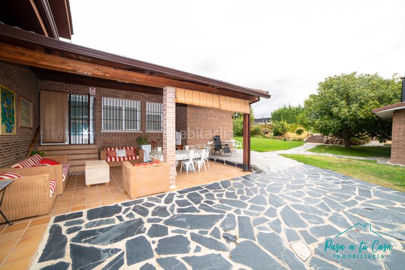 Foto d058db85-c231-4408-8d80-ee220db04dfe. Chalet precioso chalet unifamiliar en venta en el casar – urbanización los arenales en Casar (El)