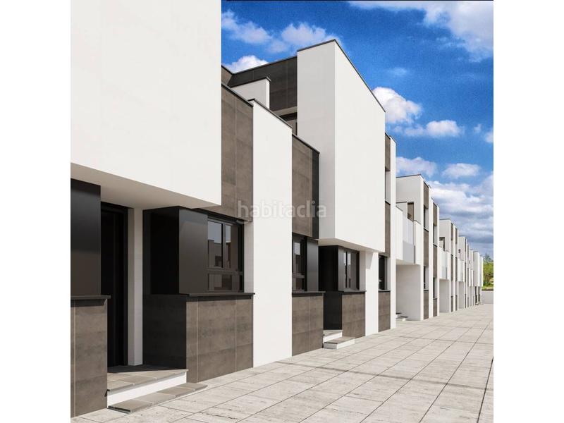 Foto ac55c359-4853-4f81-b946-bce0f2017599. Casa adosada en avenida de los arenales 110 chalet adosado en venta en el casar en Casar (El)