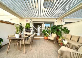 Casa adossada  Avenida de las gaviotas. ¡disfruta del lujo y la comodidad en este adosado único!
