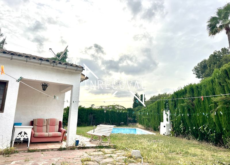 Foto 9dc75198-39f8-47d5-a2ea-cec521a69f4d. Casa amb calefacció aparcament piscina a La Cañada Paterna