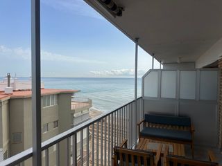 Apartment  Carrer d'isaac peral. Magnífico apartamento situado en primera línea de playa en el pe