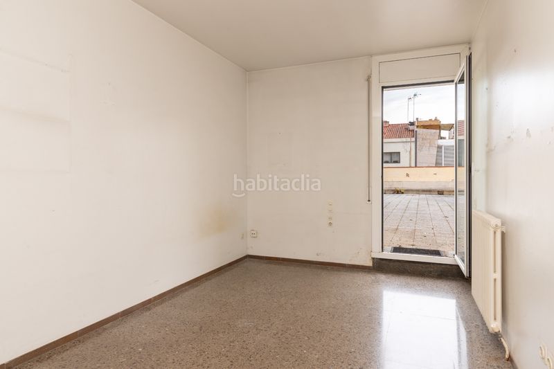 Foto fd754669-5c67-41b1-8bd5-c441e08a79c7. Pis amb calefacció aparcament a Barri del Centre Terrassa