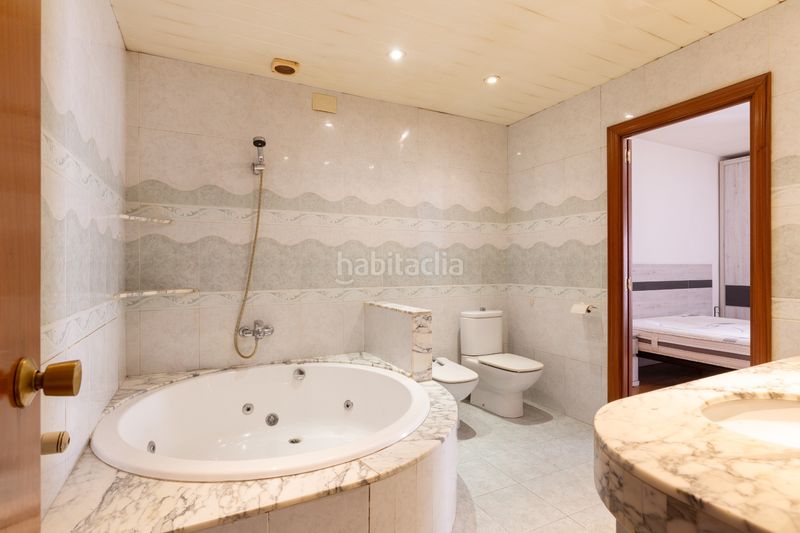 Foto 11a62f11-8722-4e2d-b3ae-05324daa73bc. Casa amb calefacció aparcament a Barri del Centre Terrassa
