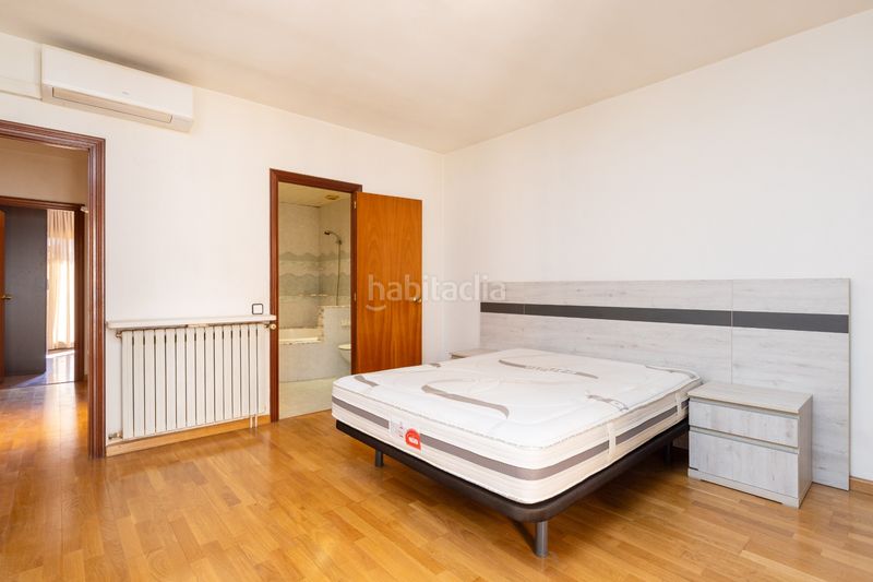 Foto e3ac41c6-79c7-4871-a40e-4e3733bd9d10. Casa amb calefacció aparcament a Barri del Centre Terrassa