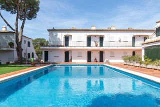 Flat  Menorca. Apartament en venda a calella de palafrugell amb 1 habitació i p